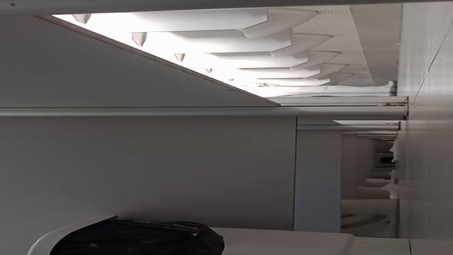 Macho mijando de pau duro e outro paizão que delícia ?