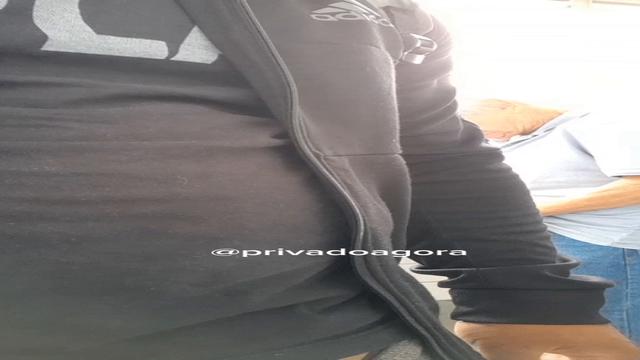 A clássica putaria no banheiro 