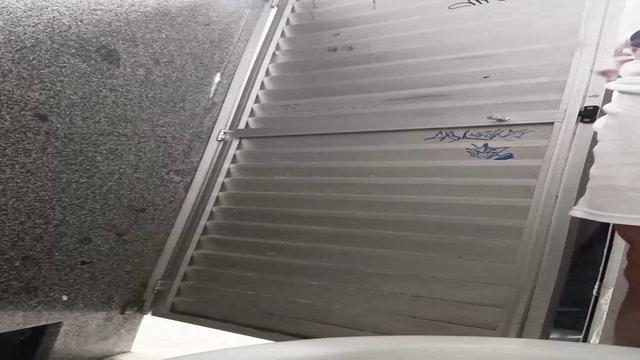 Curtindo no banheiro da parada de caminhoneiros!