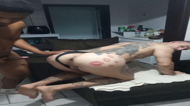 Macho colombiano comedor, adora brincar com meu cuza...