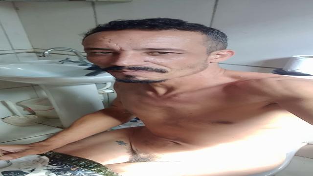 SÉRIE FRTICHES: BEBENDO CERVEJA E CAGANDO. 