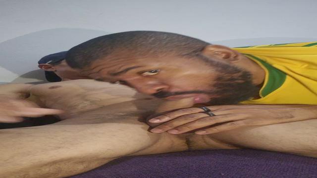 ESSE MORADOR CATA PAPELAO, E SOCA GOSTOSO