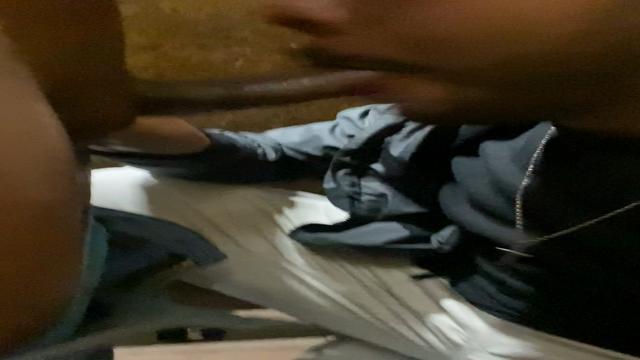 Mamando novinho no banheiro do terminal Tietê 