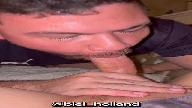 Novinho pauzudo gozou enquanto línguava o cuzinho dele