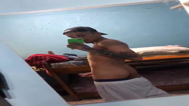 Batendo uma e gozando gostoso (Video completo no meu...