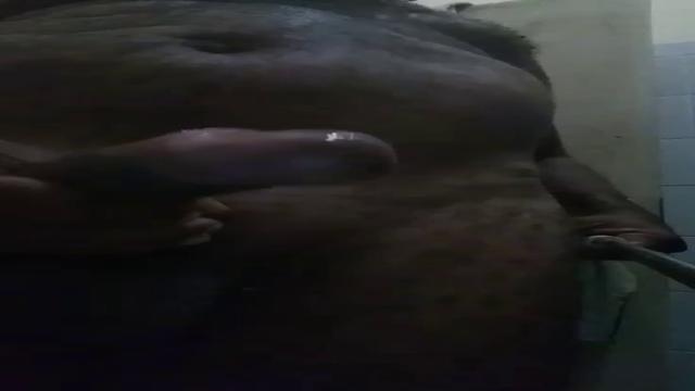 vovo 68 anos peludo batendo uma