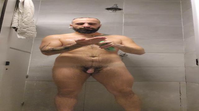 tomando banho e me exibindo na academia