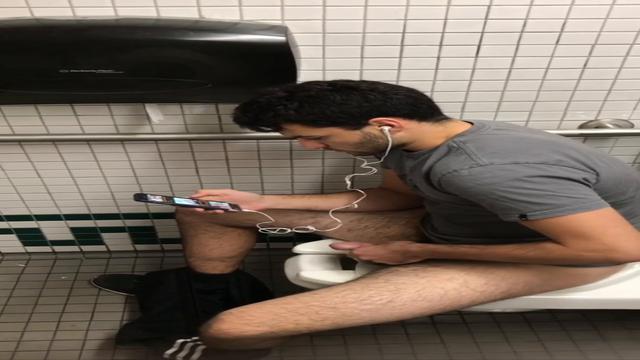 Hétero batendo uma no vaso rsr