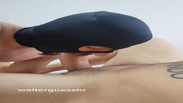 Mais um puto mascarado que gemeu na minha pirocona