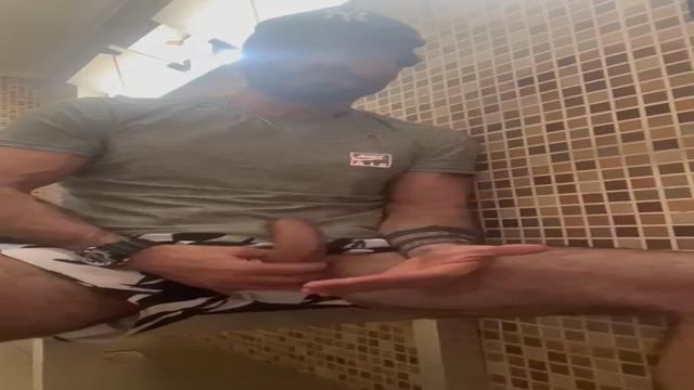 Vc gosta de espiar homens em vestiários??????