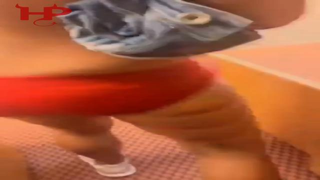 Video 30 - 22cm dick picked me up in the corridor an...