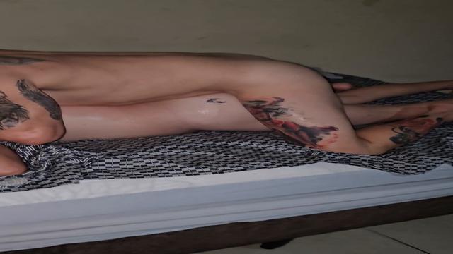 Fiz massagem nesse gostoso e pica dentro