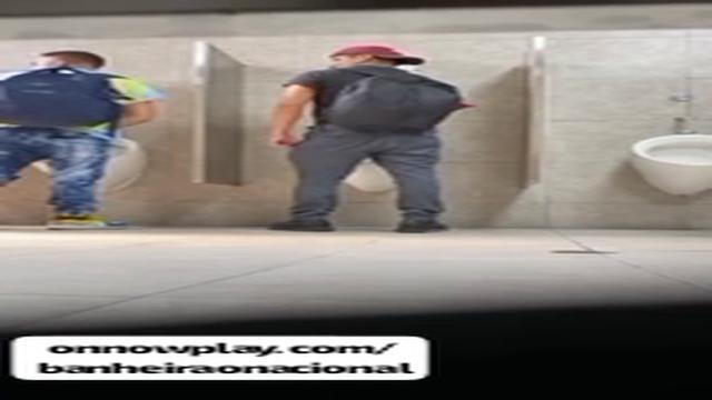 Putões no banheirao 