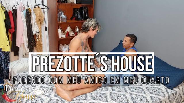 Fudendo com o amigo gostoso no quarto