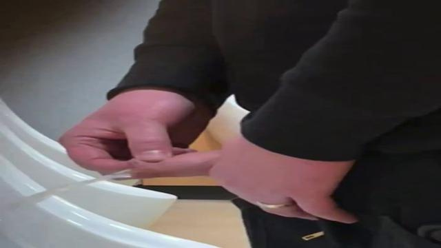 Casado mijando rs