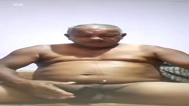 Tem vários vídeos dele gozando aqui , mas esse inédi...