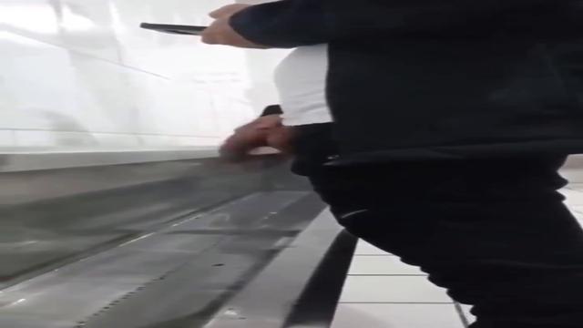 Chegando devagarinho pra espiar o hétero dando um mi...