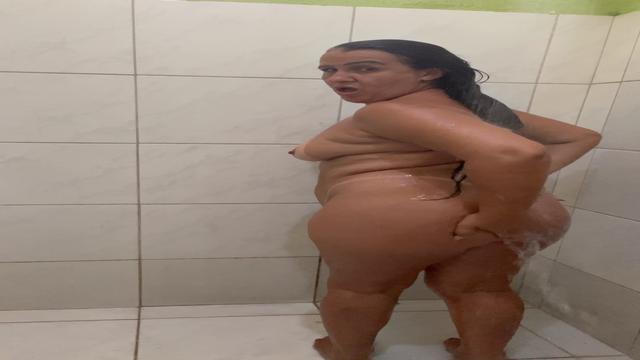 Banho gostoso pra começar a semana bem ?