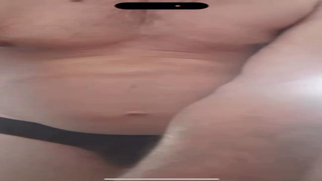 Coroa aposentado gozando gostoso pena que não sai le...
