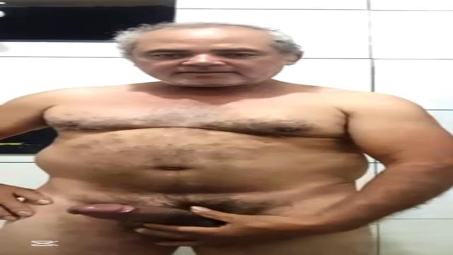 Podem apaixonar porque tem muito conteúdo inédito dele vindo por aí QUE COROA DELÍCIA gozou 2 vezes seguidas e mijou no final perfeito 