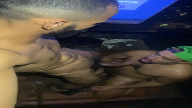 SEXO, TESÃO E MUITO SUOR NAS CABINES COM SILPER - 02