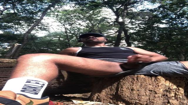 Batendo uma na mata ?