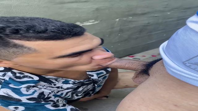 A vagabunda me deu o cu no beco 