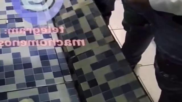 Compilaçao de vários machos pauzudos mijando