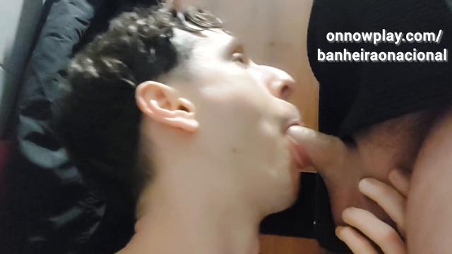 Fudendo no banheirão 