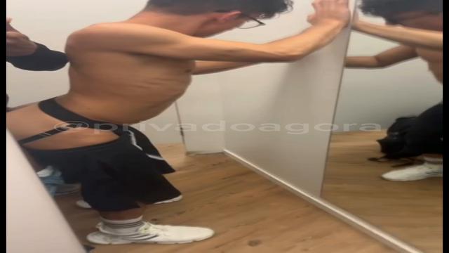 Fudendo no provador 