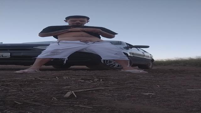 Parei o carro numa estradinha e bati uma punheta pra...