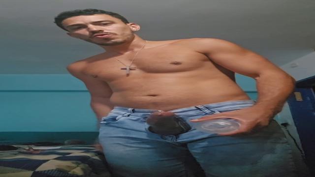 Posso gozar na sua boca de puta?