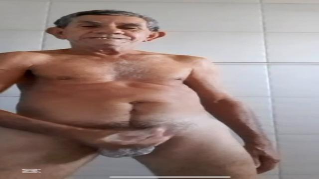 10 minutos com esse coroa sem cortes .. gozadão + mijada delícia inédito 58 anos 