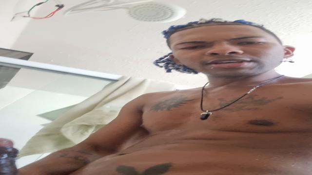 Gozei na punheta enquanto tomava banho