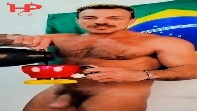 E aí meu puto tu tomaria café com meu leite?