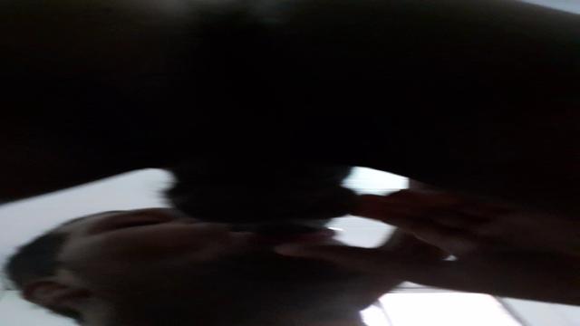 Chupando o pau cabeçudo