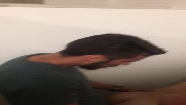Pegou o hétero no banheiro rs