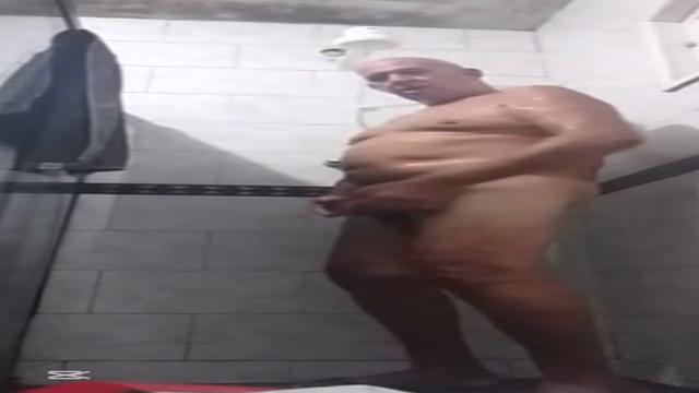 Papai. O banho part1 inédito gordinho grandão gostoso 