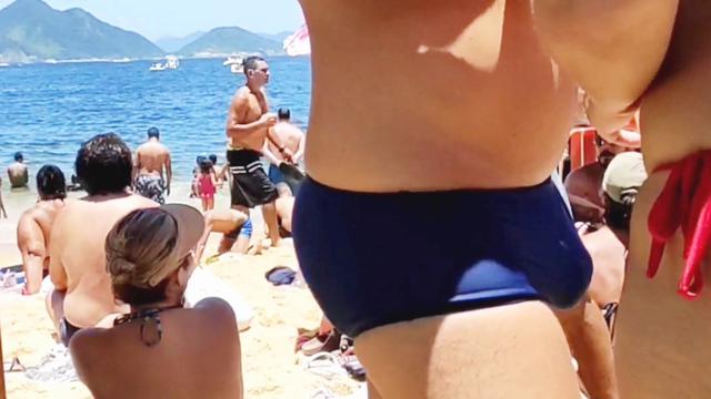 (4) Spotting suitcases on the red beach Natal 2021