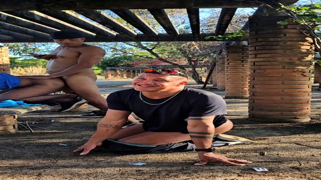 Assinar pra ver essa putaria ao ar livre com os machos roludos ??