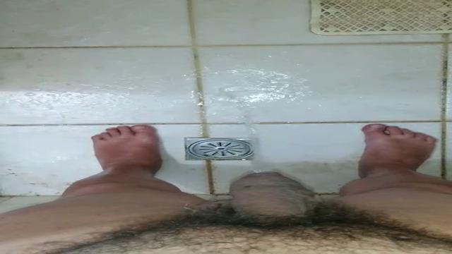 Mijando a cerveja do viado 
