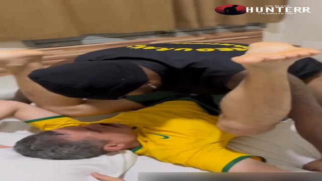 Hetero casado fala pra esposa que vai nos protesto, ...