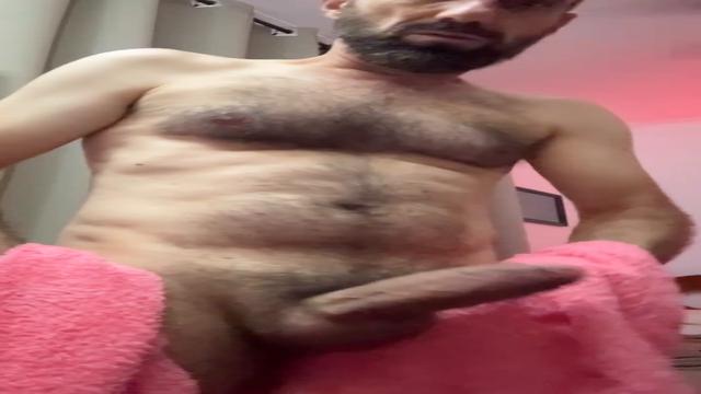 Vídeo 4 - Acabei de sair do banho. Como está muito c...