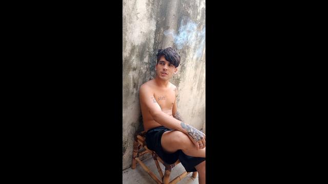 《 FETICHE 》UM FÃ PEDIU PARA EU GRAVAR UM VIDEO AONDE EU FUMO UM 《 CIGARRO ? NORMAL 》 E GOZASSE FUMANDO AAAI QUE DELICIA ( ASSENDE PARA SUA PUTINHA VAI FLAKAEL )