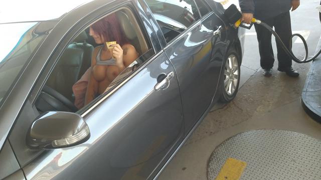 OLHA O QUE EU APRONTEI NO POSTO DE GASOLINA