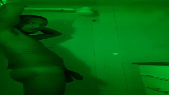 AMOSTRANDO A BUNDA ?