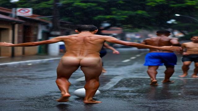 Jogando peladão