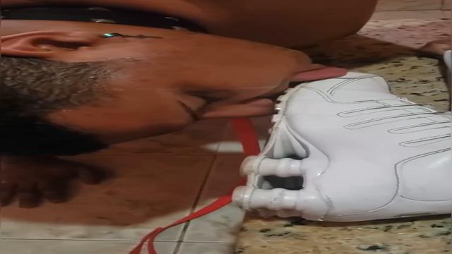 Compilado: Lambendo o tênis do meu rei