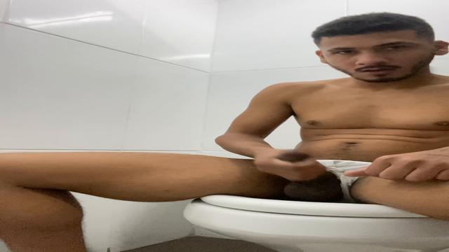 Aquela no banheirao d academia 