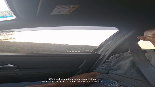 OFERECI CARONA PRA ESSE PEDREIRO DEI UMA IDEIAS NELE...